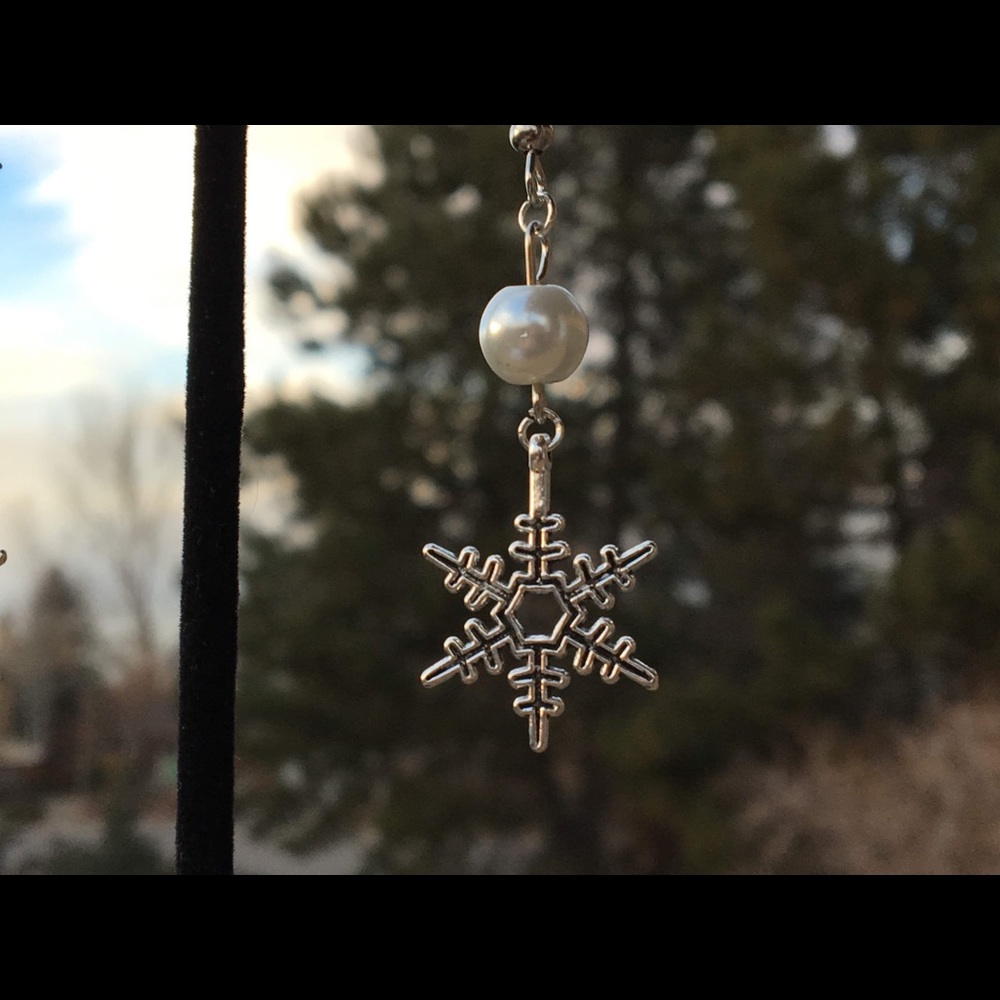 White Glass Pearl Snowflake Earrings - Picture 7 of 8